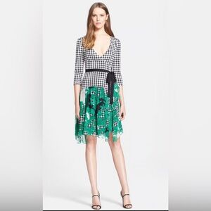 NWT Size 8 Diane Von Furstenberg Black and Green Floral A-Line Skirt